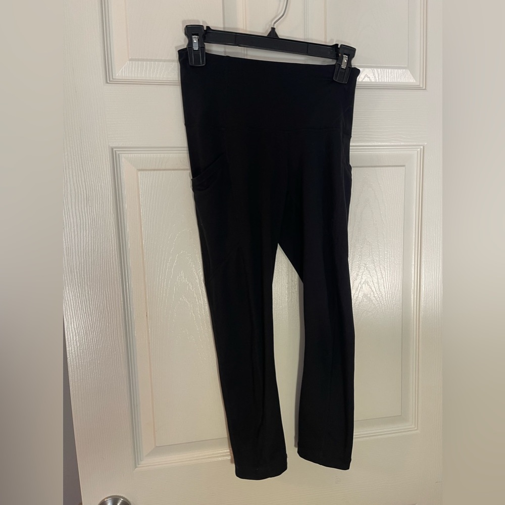 Yogalicous black cropped leggings